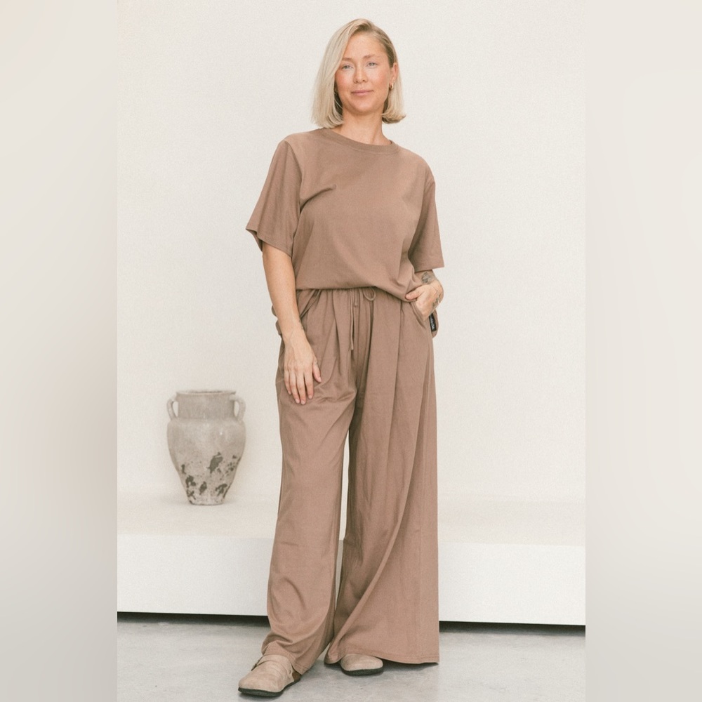 The Lullaby Club Coral Essential Lounge Pants